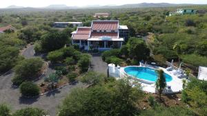 Bazén v ubytování Villa San Sebastian Curaçao nebo v jeho okolí
