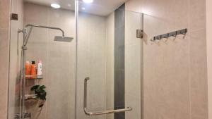 Un baño de B407-High Floor Pool View 1 Br At Ao Nang Beach