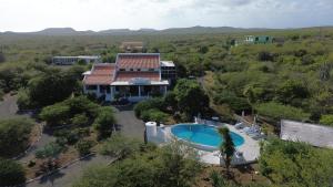 Bazén v ubytování Villa San Sebastian Curaçao nebo v jeho okolí