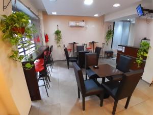 a restaurant with tables and chairs and a bar at Edificio Recoleta - Hoteles Recoleta in Buenos Aires