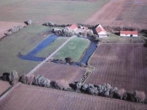 Pohľad z vtáčej perspektívy na ubytovanie Gîte familial spacieux avec jardin privatif, proche mer, équipements bébé, ping-pong, cheminée - FR-1-510-171