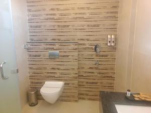 HOTEL KADAMB TREE的一间浴室