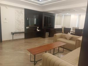 HOTEL KADAMB TREE的休息区