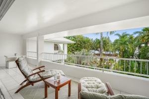 Balkoni atau teres di Alamanda Palm Cove by Belle Escapes