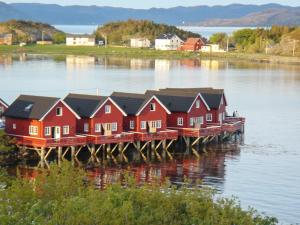 een rij huizen op een dok op een waterlichaam bij 6 person holiday home in Brekstad in Brekstad