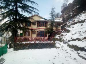 TSUKIMI Homestay, Naggar, Manali v zimě