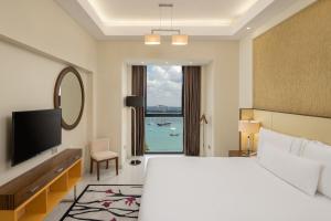Postel nebo postele na pokoji v ubytování Element by Westin Hotel Dar es Salaam