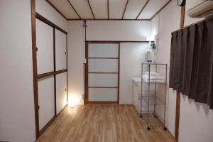 A bed or beds in a room at TSUBAME 101 staying private home