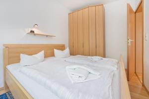 En eller flere senge i et værelse på Räuberkuhle II Ferienbungalow 11