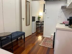Dapur atau dapur kecil di Great value studio + convenient location
