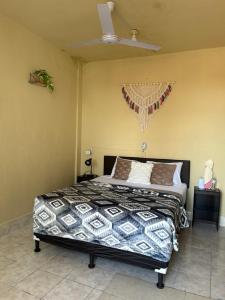 a bedroom with a bed and a ceiling at AIDA HOSTAL in Flores