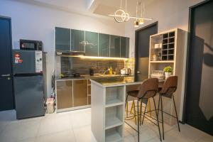 Kuchyň nebo kuchyňský kout v ubytování Seaview Urban suites Georgetown @Penang