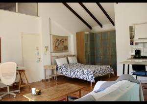 ein Schlafzimmer mit einem Bett und einem Tisch darin in der Unterkunft Studio Room Ensuite by the Beach, Entire Independent Unit in Limassol