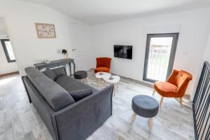 a living room with a couch and a table and chairs at Plaines-Provence Spa&Sauna in Digne-les-Bains