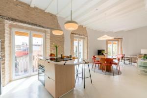 Posezení v ubytování AD3B Bright 3Br and 2Bath apartment Downtown Sevilla