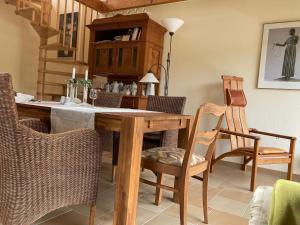 a dining room with a wooden table and chairs at Burgblick Pünderich in Pünderich