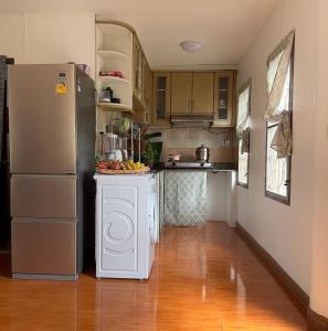 A cozinha ou cozinha compacta de ห้องพักสบาย เป็นส่วนตัวในบ้านเรือนไทยที่ตอบโจทย์ความต้องการ