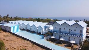 小琉球的住宿－小琉球樂嶼海景民宿，一排房子的空中景观