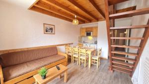 Кухня или мини-кухня в Meijotel - 410 - Appart duplex - 8 pers
