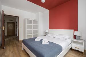 Katil atau katil-katil dalam bilik di Metro Wilanowska Apartment with SPA by BookingHost +30 gambar
