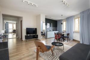 Dapur atau dapur kecil di Metro Wilanowska Apartment with SPA by BookingHost