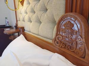 Postel nebo postele na pokoji v ubytování Pegasa Pils Spa Hotel
