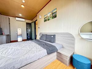Katil atau katil-katil dalam bilik di Villa Phố Biển view biển Phú Quý