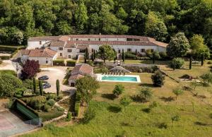 Πισίνα στο ή κοντά στο Le Relais de Saint-Preuil, The Originals Relais Vignes du Cognac