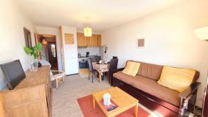 a living room with a couch and a table at Meijotel - 501 - Studio lumineux - 4 pers in Les Deux Alpes +5 photos