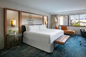 Ένα ή περισσότερα κρεβάτια σε δωμάτιο στο Hotel Dena, Pasadena Los Angeles, a Tribute Portfolio Hotel