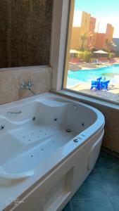 Bazén v ubytování Al Dora Boutique hotel nebo v jeho okolí
