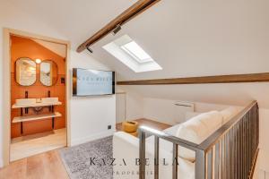 a living room with a couch and a sink at KAZA BELLA - Maisons Alfort 8 Modern large apartment in Maisons-Alfort
