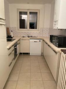 Kuchyňa alebo kuchynka v ubytovaní magnifique appartement