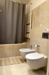 A bathroom at Golem