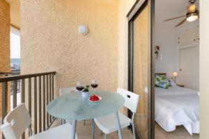 Posteľ alebo postele v izbe v ubytovaní Beach Haven by Fidalsa