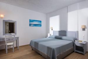Posteľ alebo postele v izbe v ubytovaní Hersonissos Village Hotel & Bungalows