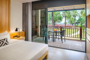 Balkón nebo terasa v ubytování Ramada Resort by Wyndham Khao Lak
