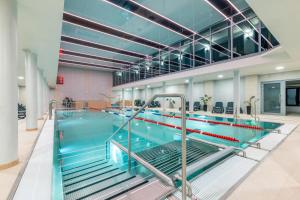 a large swimming pool in a building at DW Atrium in Polańczyk