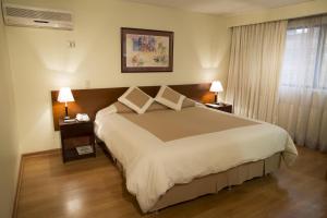 Postel nebo postele na pokoji v ubytování Hotel Diego de Velazquez