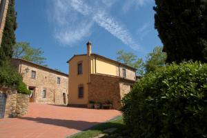 a building with a tower on top of it at Comiti Farmhouse Apt Bondone in Montaione
