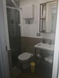 a bathroom with a toilet and a sink at Al piccolo borgo in Trevignano Romano