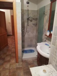 a bathroom with a shower and a sink at Il Rifugio Della Luna in Castel Ritaldi