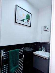a bathroom with a sink and a mirror at x2 suites x2 bedroom with free parking & wifi in Croydon