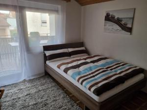 Кровать или кровати в номере Ferienwohnung Rhön