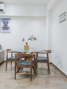 a dining room with a table and chairs at Rosewood luxury 1 bedroom @ Solaris in Accra