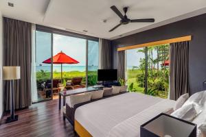 Postel nebo postele na pokoji v ubytování Ramada Resort by Wyndham Khao Lak + 37 fotografií