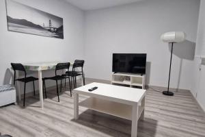 Μια τηλεόραση ή/και κέντρο ψυχαγωγίας στο 1A114 Apto moderno en Gijón