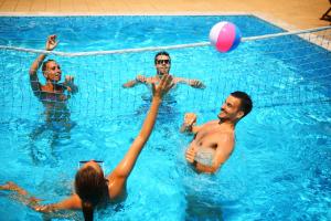 Гости Vuni Palace Hotel & Casino & SPA