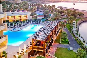 Бассейн в Vuni Palace Hotel & Casino & SPA или поблизости