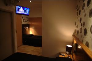 TV a/nebo společenská místnost v ubytování Sur Hotel